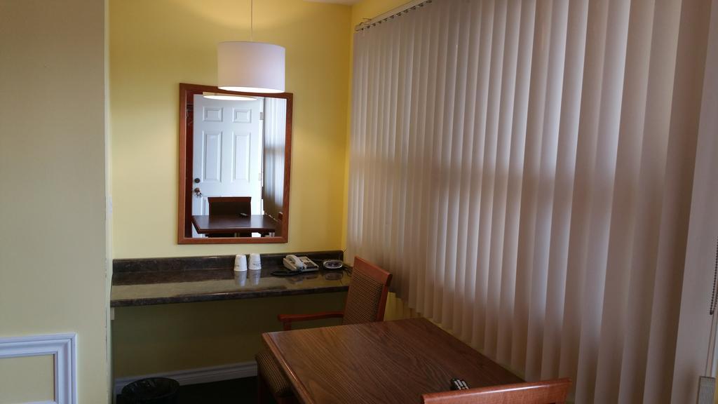 Rymal'S Motel Лемингтон Екстериор снимка